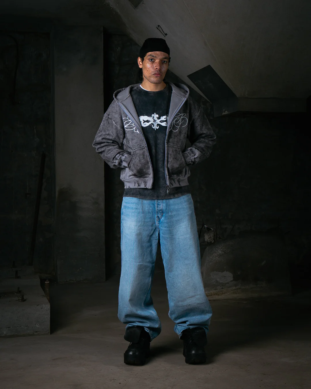 ASHES ZIP-HOODIE - Image 4